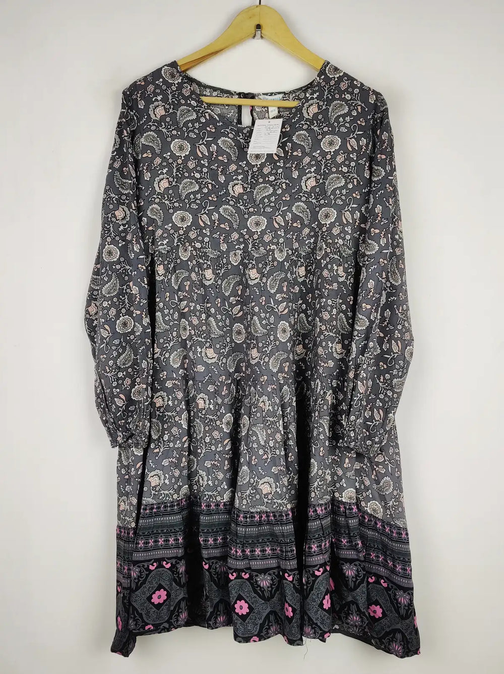 Buy online pre-used pre-loved 100% authentic & Original branded Blue Vanilla (MF-2115) available in Pakistan. Top international brands avilable.