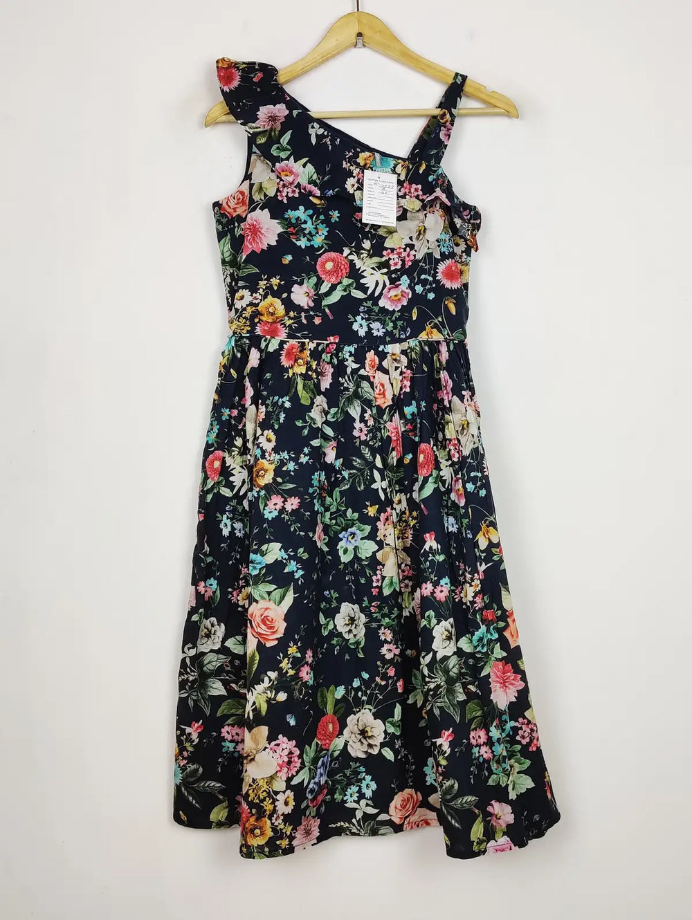 Buy online pre-used pre-loved 100% authentic & Original branded Next (MF-2223) available in Pakistan. Top international brands avilable.