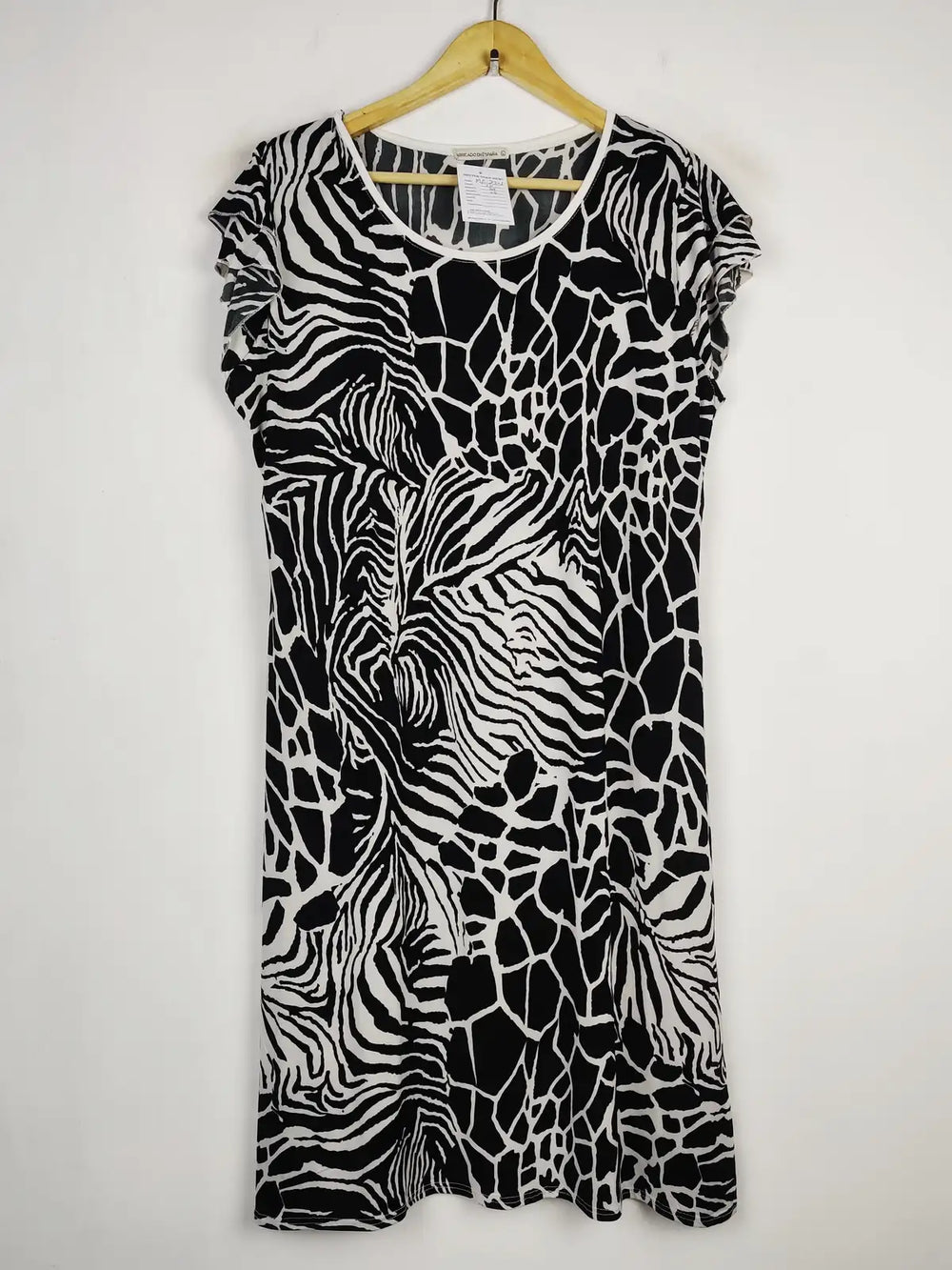 Buy online pre-used pre-loved 100% authentic & Original branded Fabricado En España (MF-2306) available in Pakistan. Top international brands avilable.