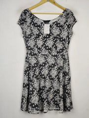 Buy online pre-used pre-loved 100% authentic & Original branded Dorothy Perkins (MF-2362) available in Pakistan. Top international brands avilable.