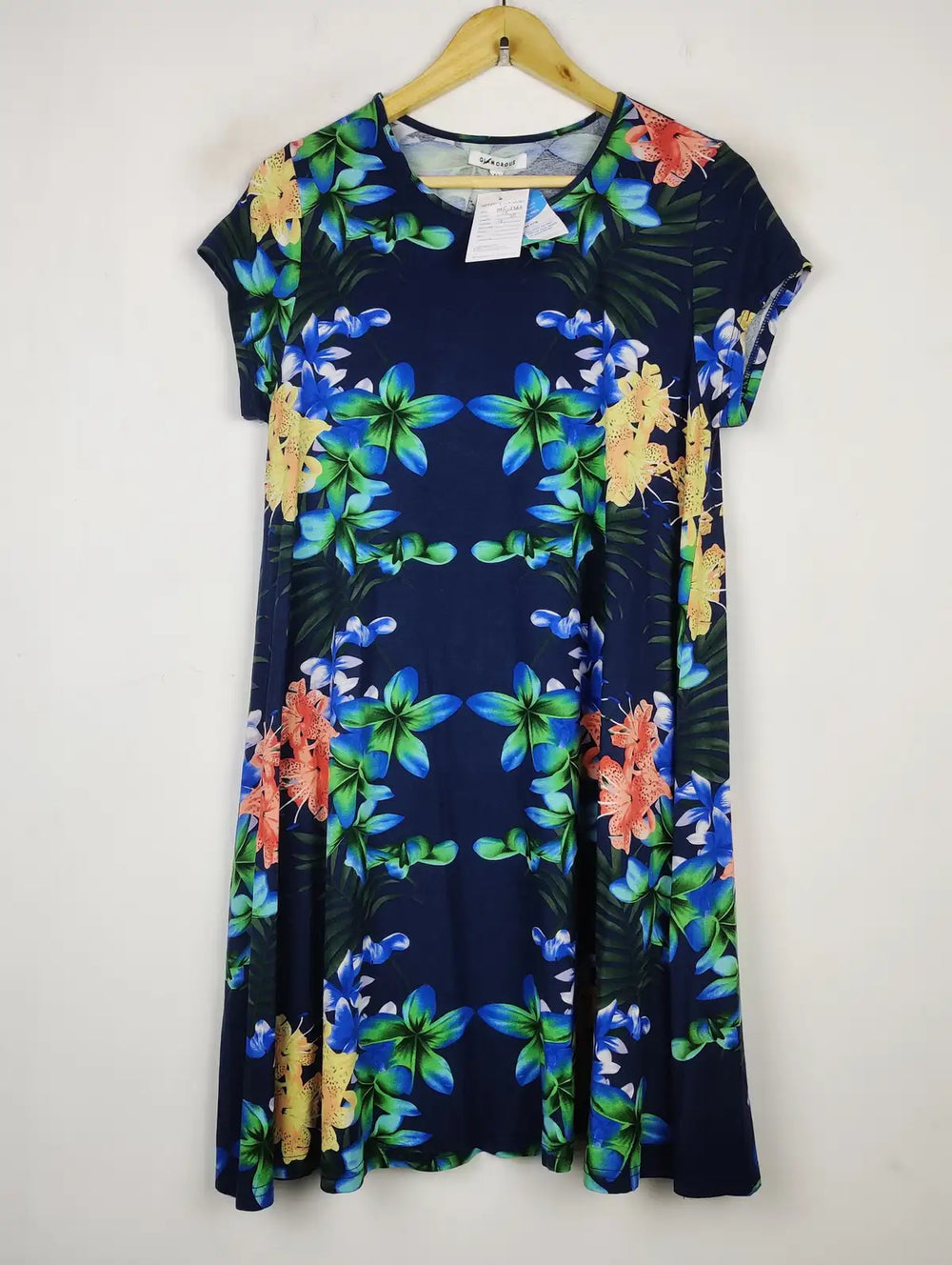 Buy online pre-used pre-loved 100% authentic & Original branded Glamorous (MF-2366) available in Pakistan. Top international brands avilable.