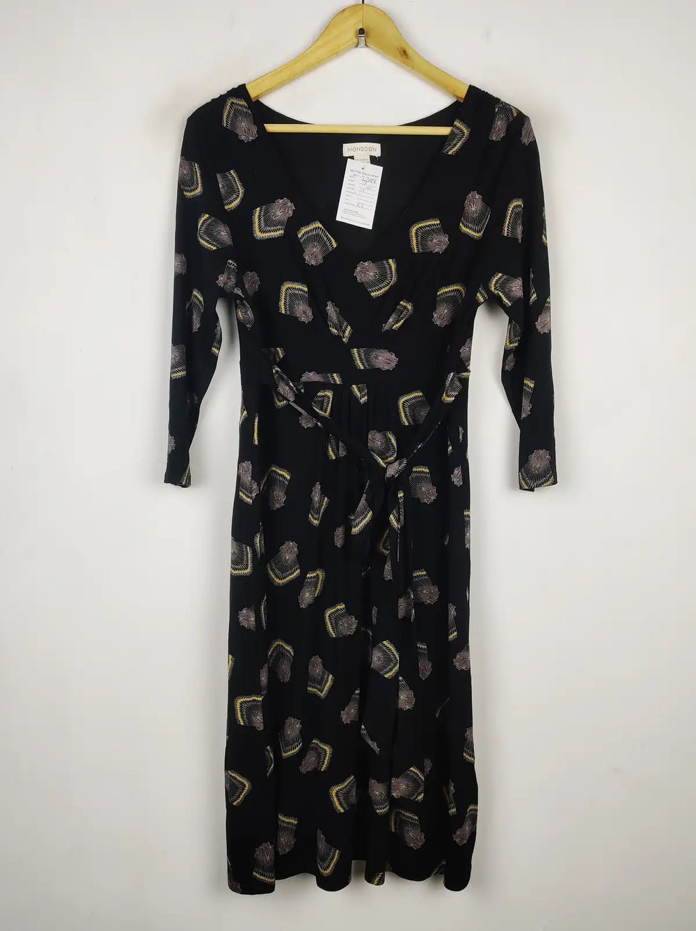 Buy online pre-used pre-loved 100% authentic & Original branded Monsoon (MF-2388) available in Pakistan. Top international brands avilable.