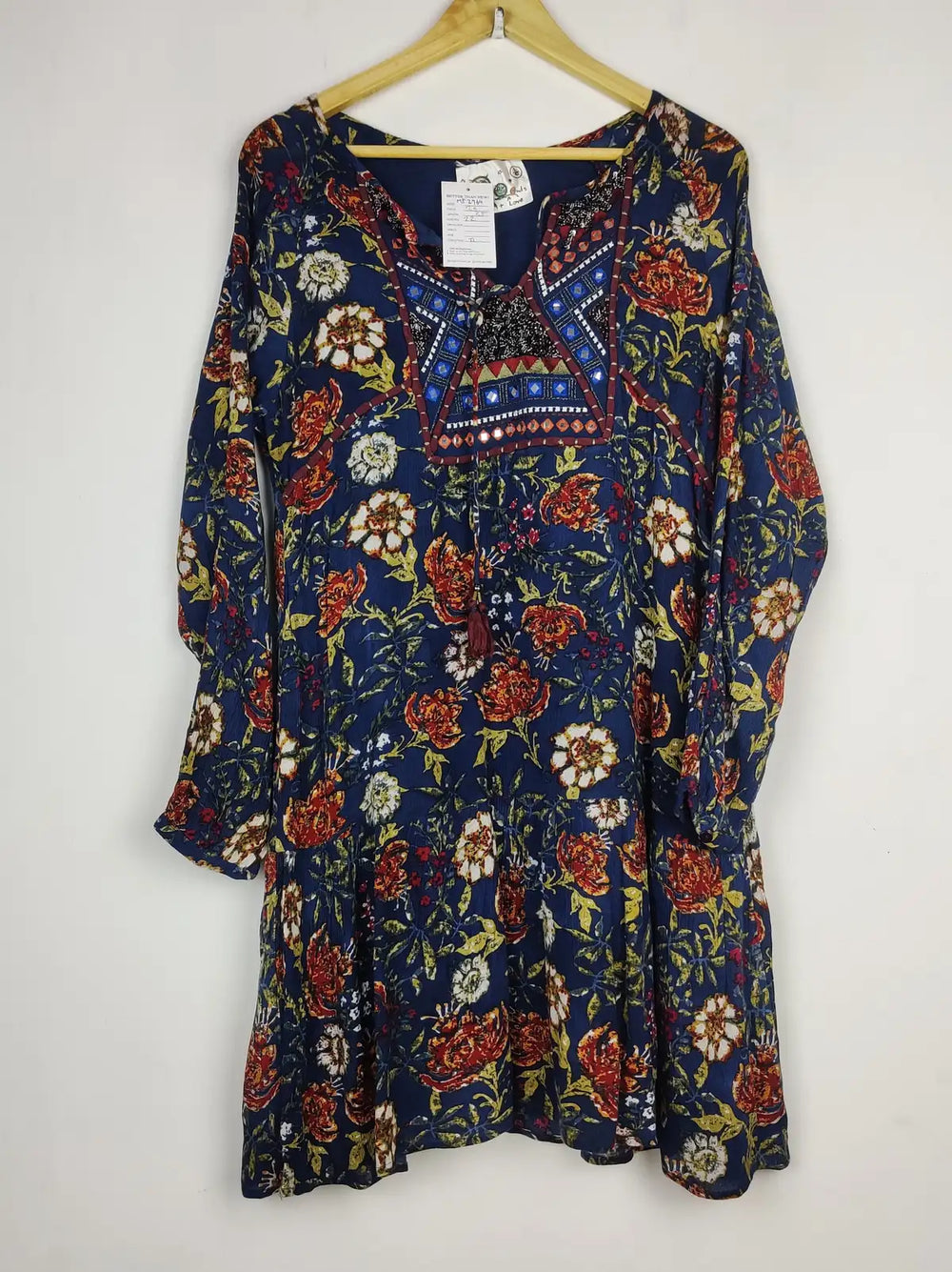 Buy online pre-used pre-loved 100% authentic & Original branded Peace Love (MF-2764) available in Pakistan. Top international brands avilable.