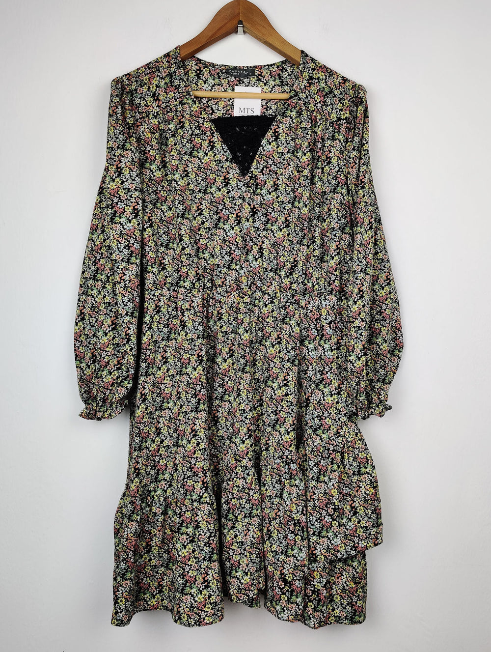 Buy online pre-used pre-loved 100% authentic & Original branded Papaya (MF-277) available in Pakistan. Top international brands avilable.