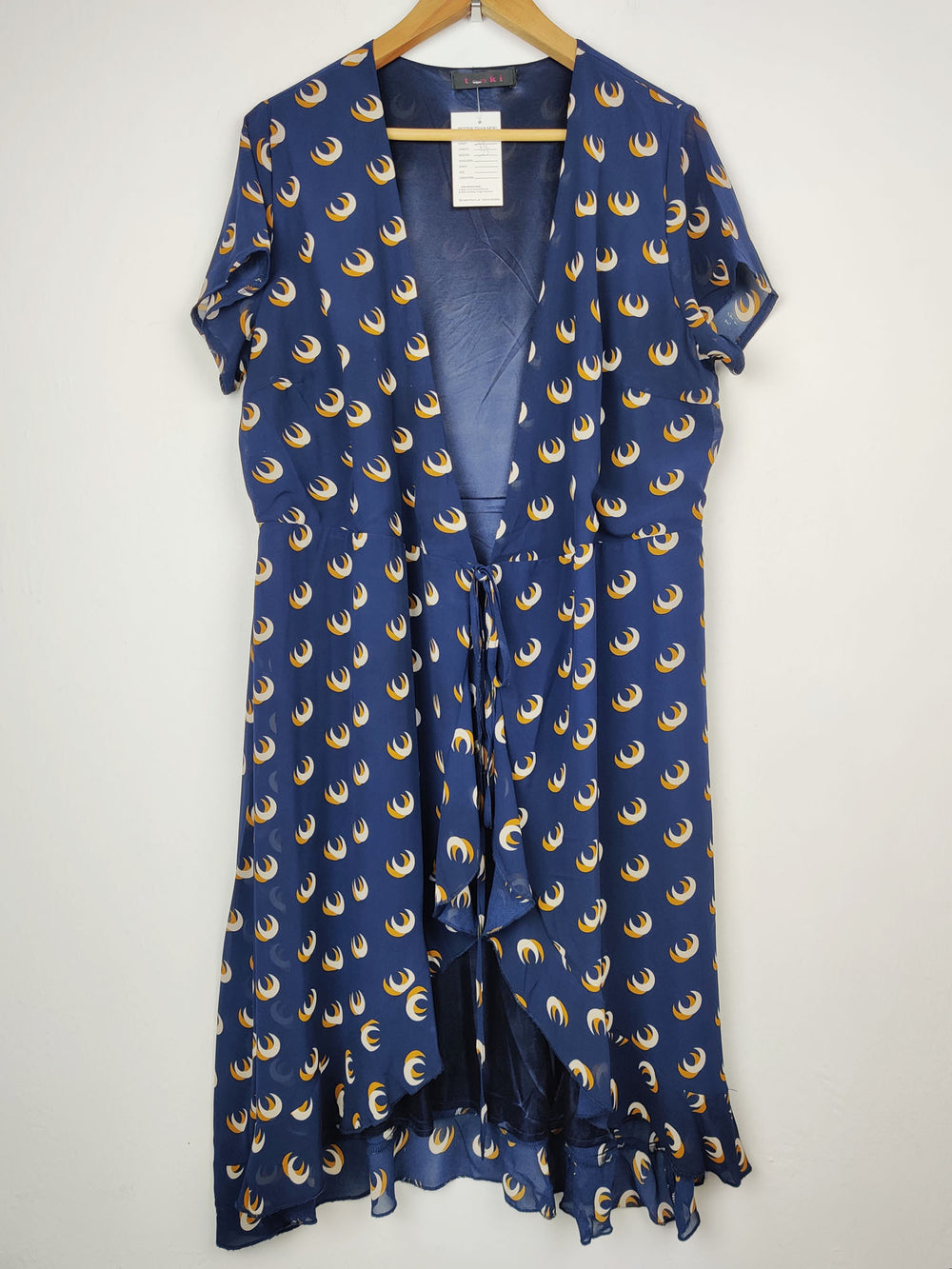 Buy online pre-used pre-loved 100% authentic & Original branded Tenki (MF-279) available in Pakistan. Top international brands avilable.