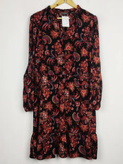 Buy online pre-used pre-loved 100% authentic & Original branded Dorothy Perkins (MF-2869) available in Pakistan. Top international brands avilable.