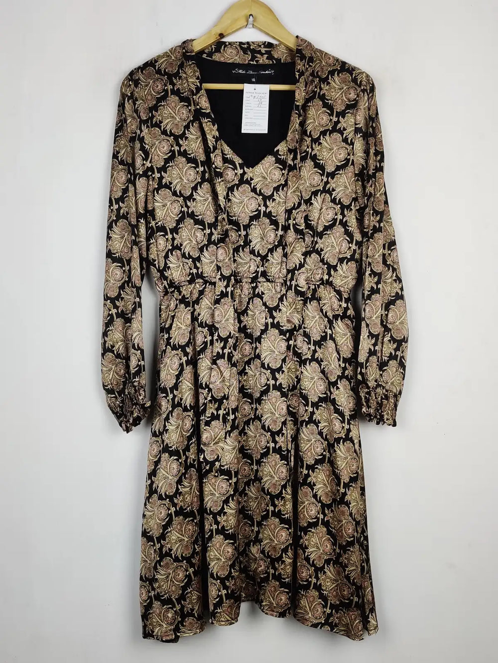 Buy online pre-used pre-loved 100% authentic & Original branded Mela Loves London (MF-2902) available in Pakistan. Top international brands avilable.