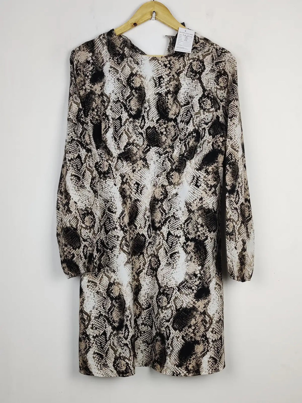 Buy online pre-used pre-loved 100% authentic & Original branded Primark (MF-2904) available in Pakistan. Top international brands avilable.
