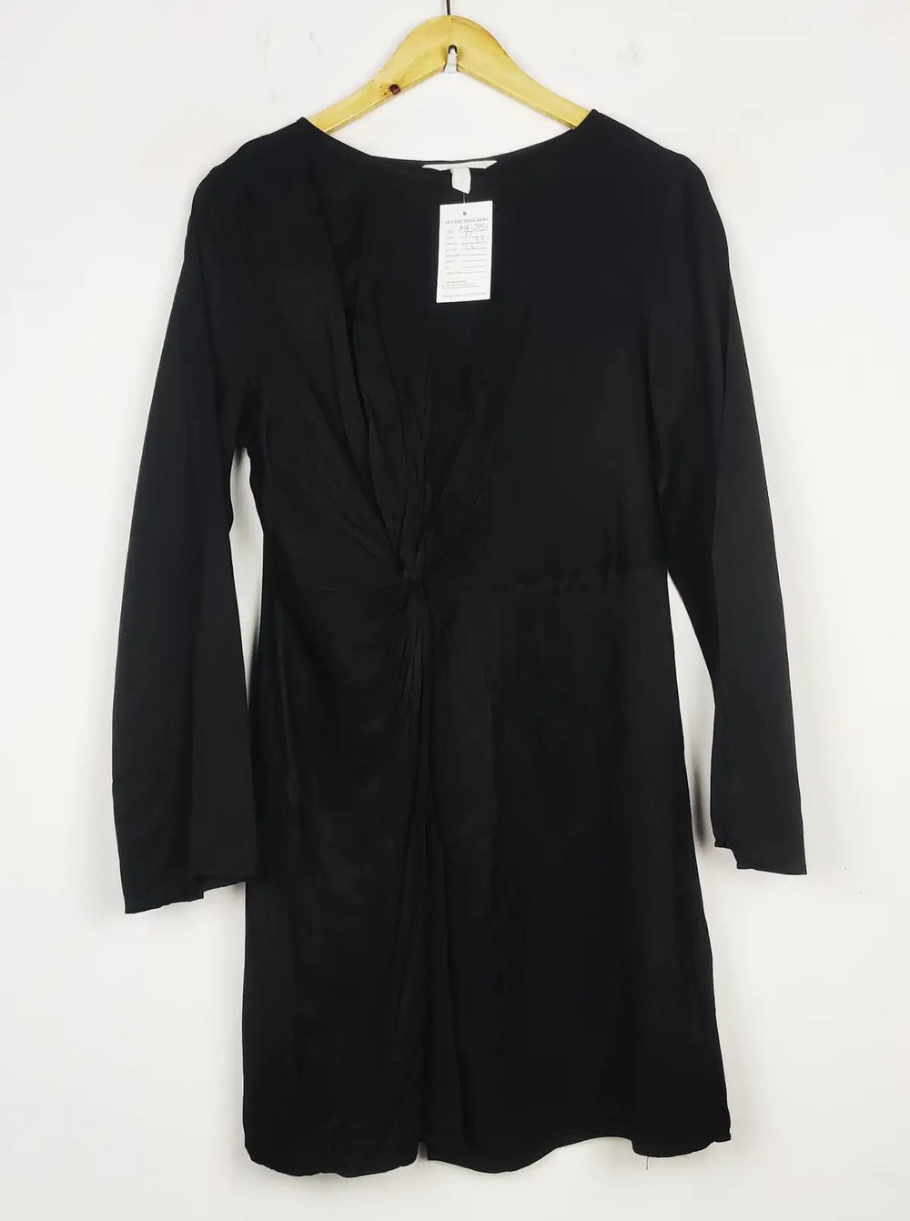 Buy online pre-used pre-loved 100% authentic & Original branded H&M (MF-2951) available in Pakistan. Top international brands avilable.