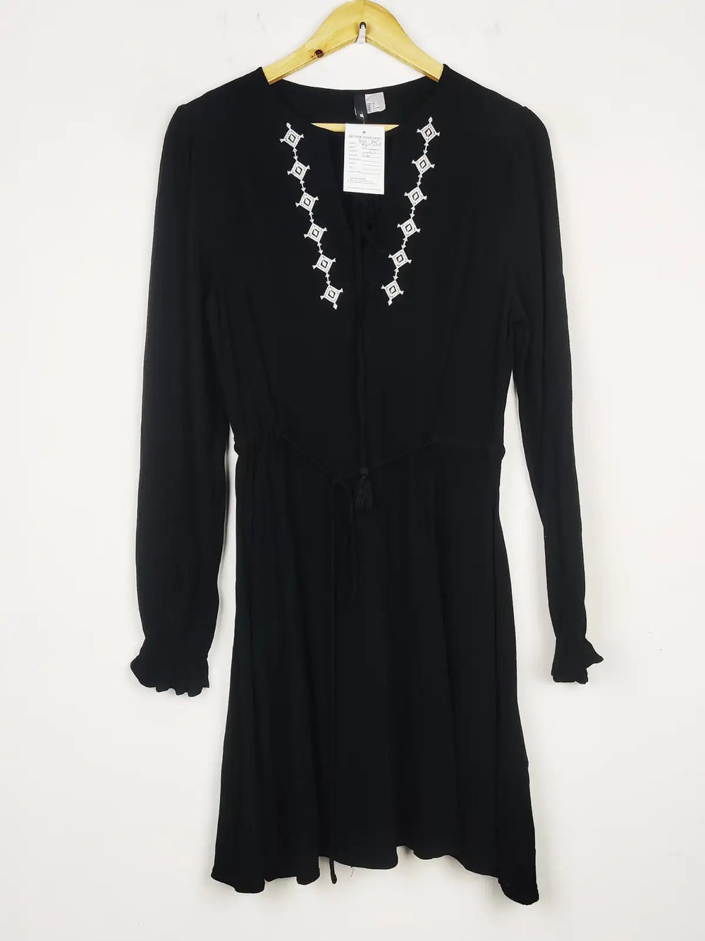 Buy online pre-used pre-loved 100% authentic & Original branded H&M (MF-2952) available in Pakistan. Top international brands avilable.