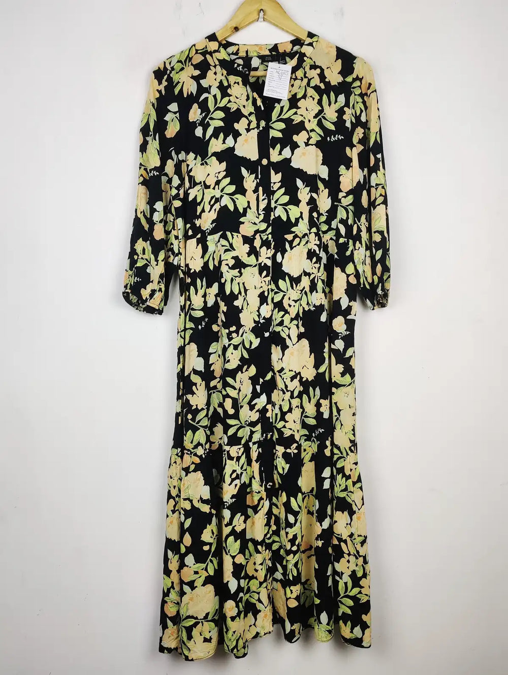 Buy online pre-used pre-loved 100% authentic & Original branded River Island (MF-2957) available in Pakistan. Top international brands avilable.