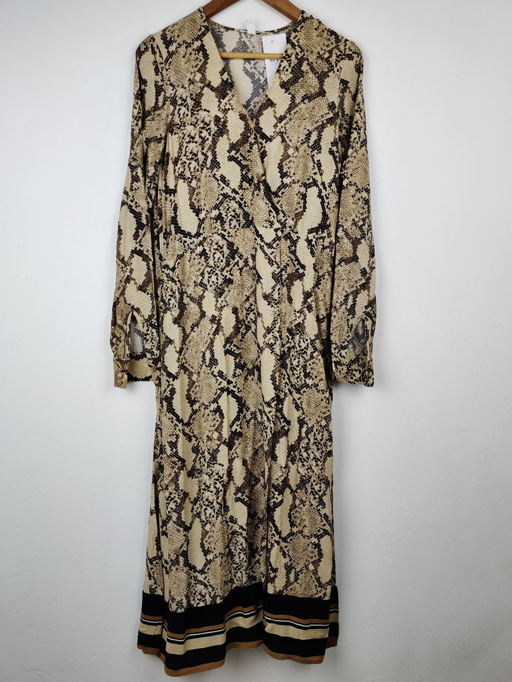 Buy online pre-used pre-loved 100% authentic & Original branded H&M (MF-326) available in Pakistan. Top international brands avilable.