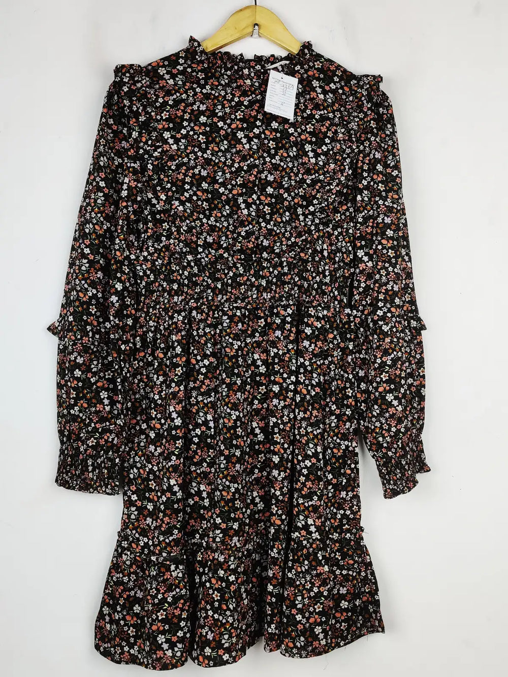 Buy online pre-used pre-loved 100% authentic & Original branded Marks & Spencer (MF-3369) available in Pakistan. Top international brands avilable.