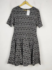 Buy online pre-used pre-loved 100% authentic & Original branded H&M (MF-3443) available in Pakistan. Top international brands avilable.