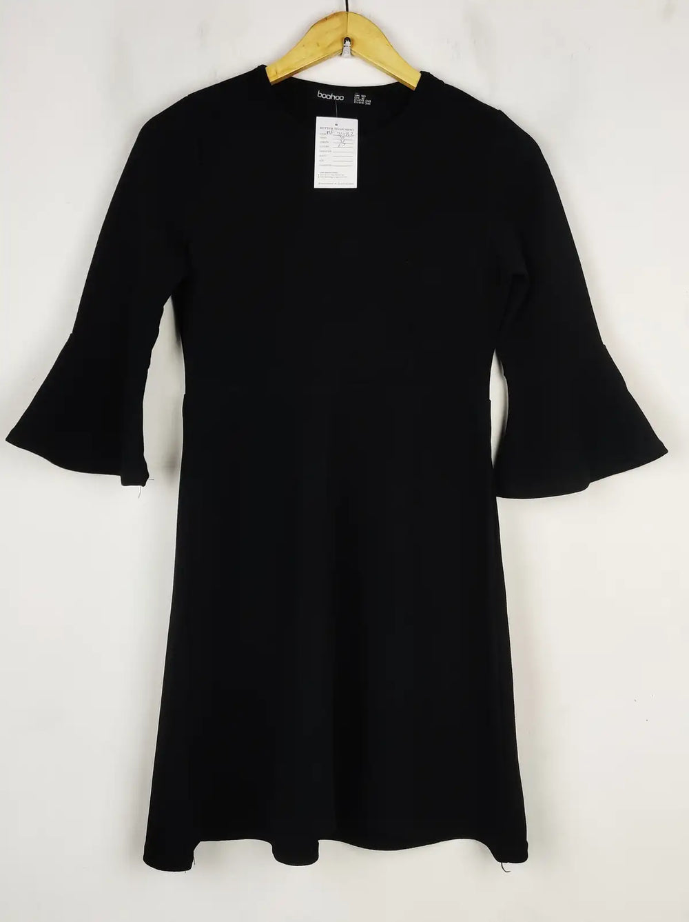 Buy online pre-used pre-loved 100% authentic & Original branded H&M (MF-3482) available in Pakistan. Top international brands avilable.
