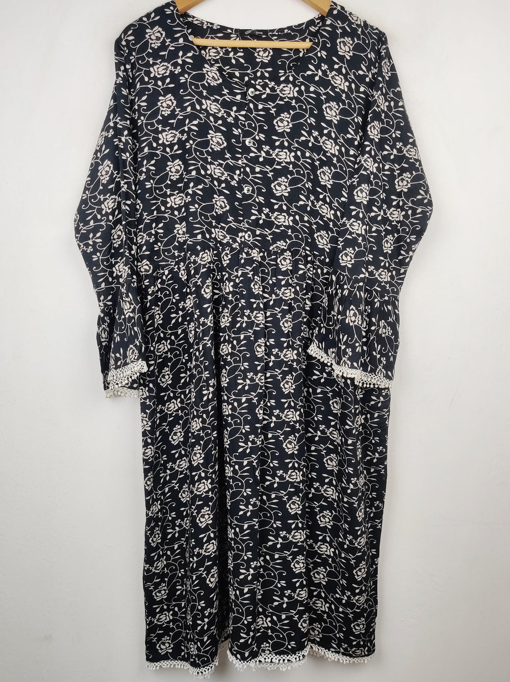 Buy online pre-used pre-loved 100% authentic & Original branded Fashion (MF-34) available in Pakistan. Top international brands avilable.