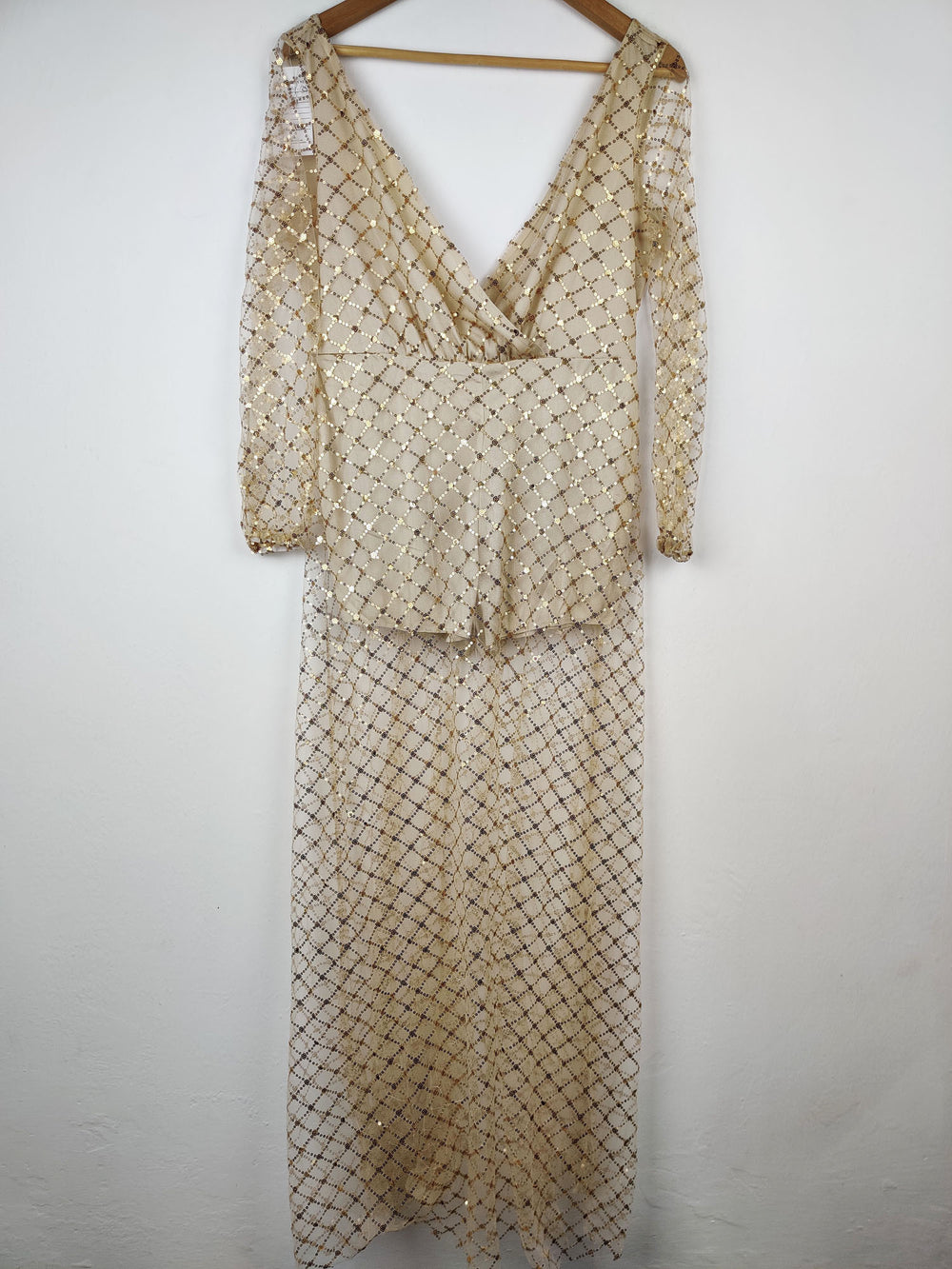 Buy online pre-used pre-loved 100% authentic & Original branded Unknown Brand (MF-353) available in Pakistan. Top international brands avilable.