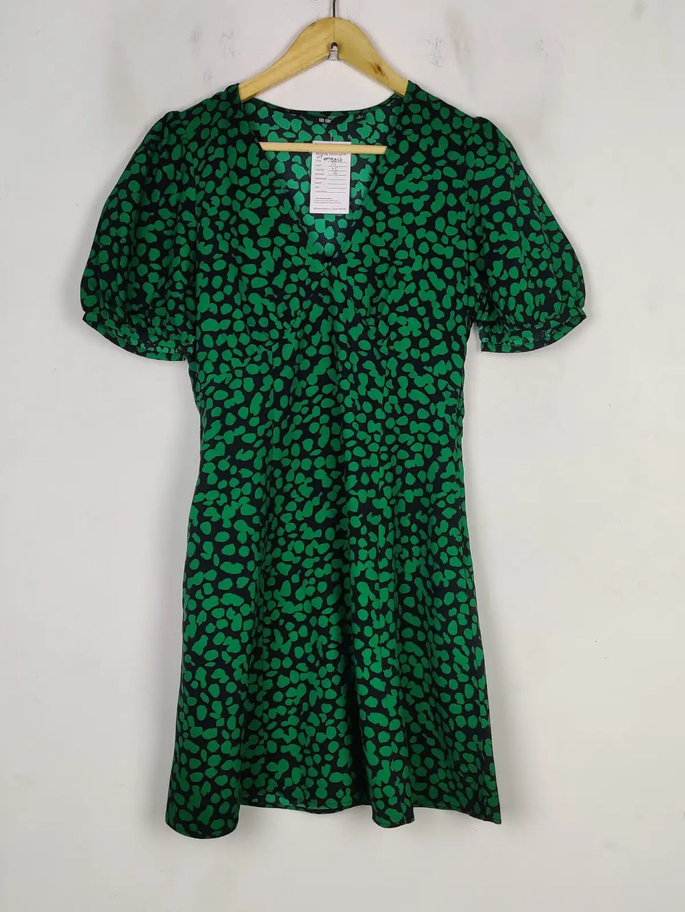 Buy online pre-used pre-loved 100% authentic & Original branded Uniqlo (MF-3616) available in Pakistan. Top international brands avilable.