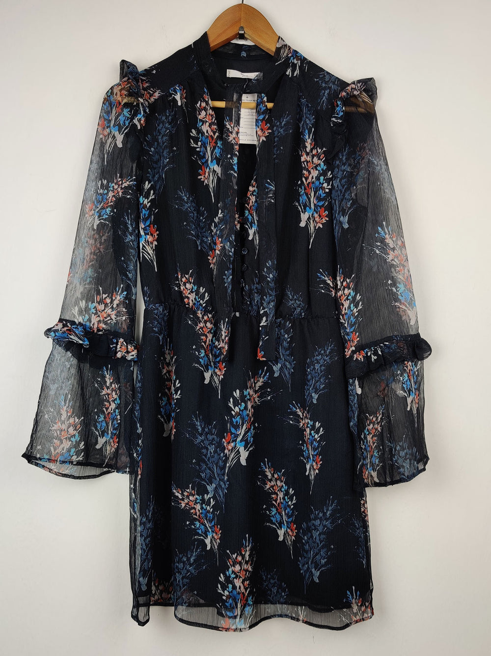 Buy online pre-used pre-loved 100% authentic & Original branded Mango (MF-375) available in Pakistan. Top international brands avilable.