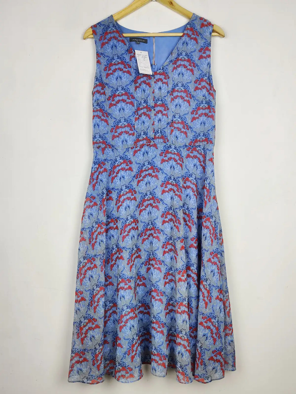 Buy online pre-used pre-loved 100% authentic & Original branded Laura Ashley (MF-3760) available in Pakistan. Top international brands avilable.