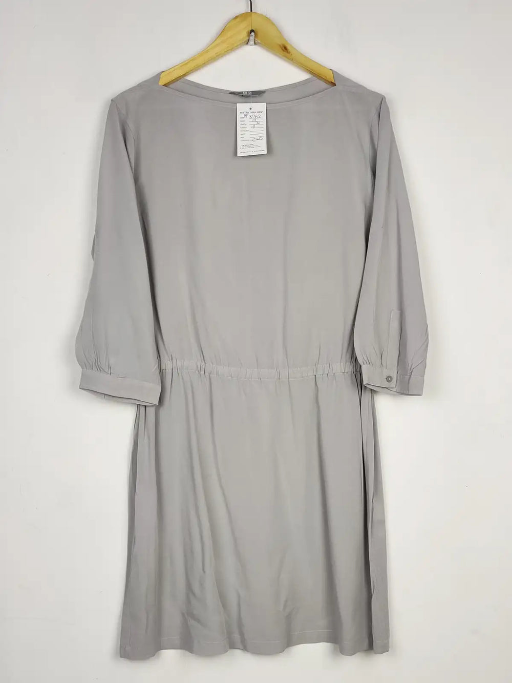Buy online pre-used pre-loved 100% authentic & Original branded Uniqlo (MF-3762) available in Pakistan. Top international brands avilable.