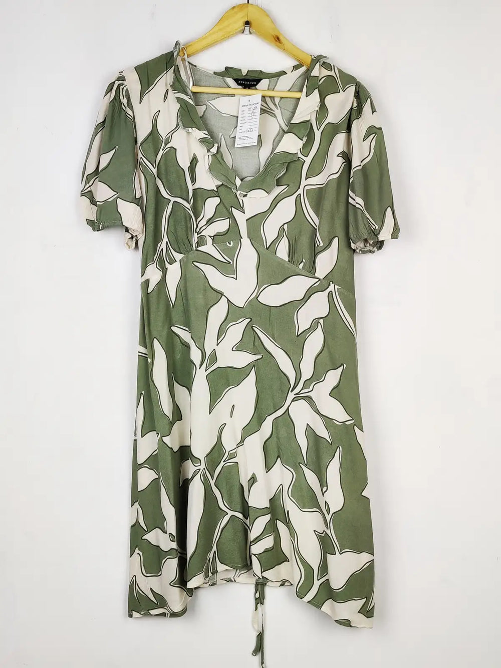 Buy online pre-used pre-loved 100% authentic & Original branded Peacocks (MF-3911) available in Pakistan. Top international brands avilable.