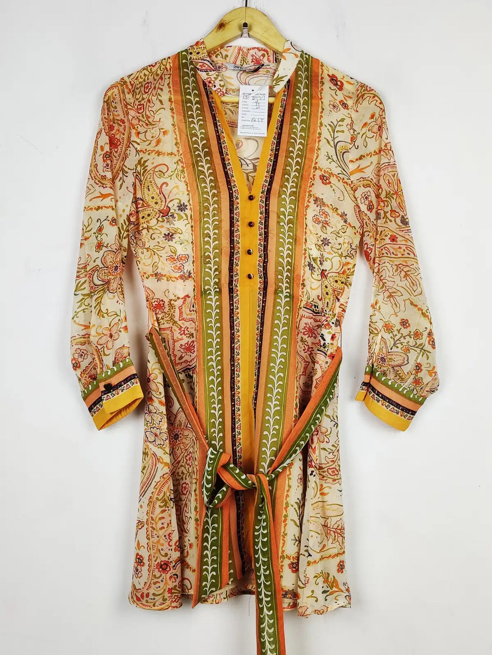 Buy online pre-used pre-loved 100% authentic & Original branded Zara (MF-3937) available in Pakistan. Top international brands avilable.