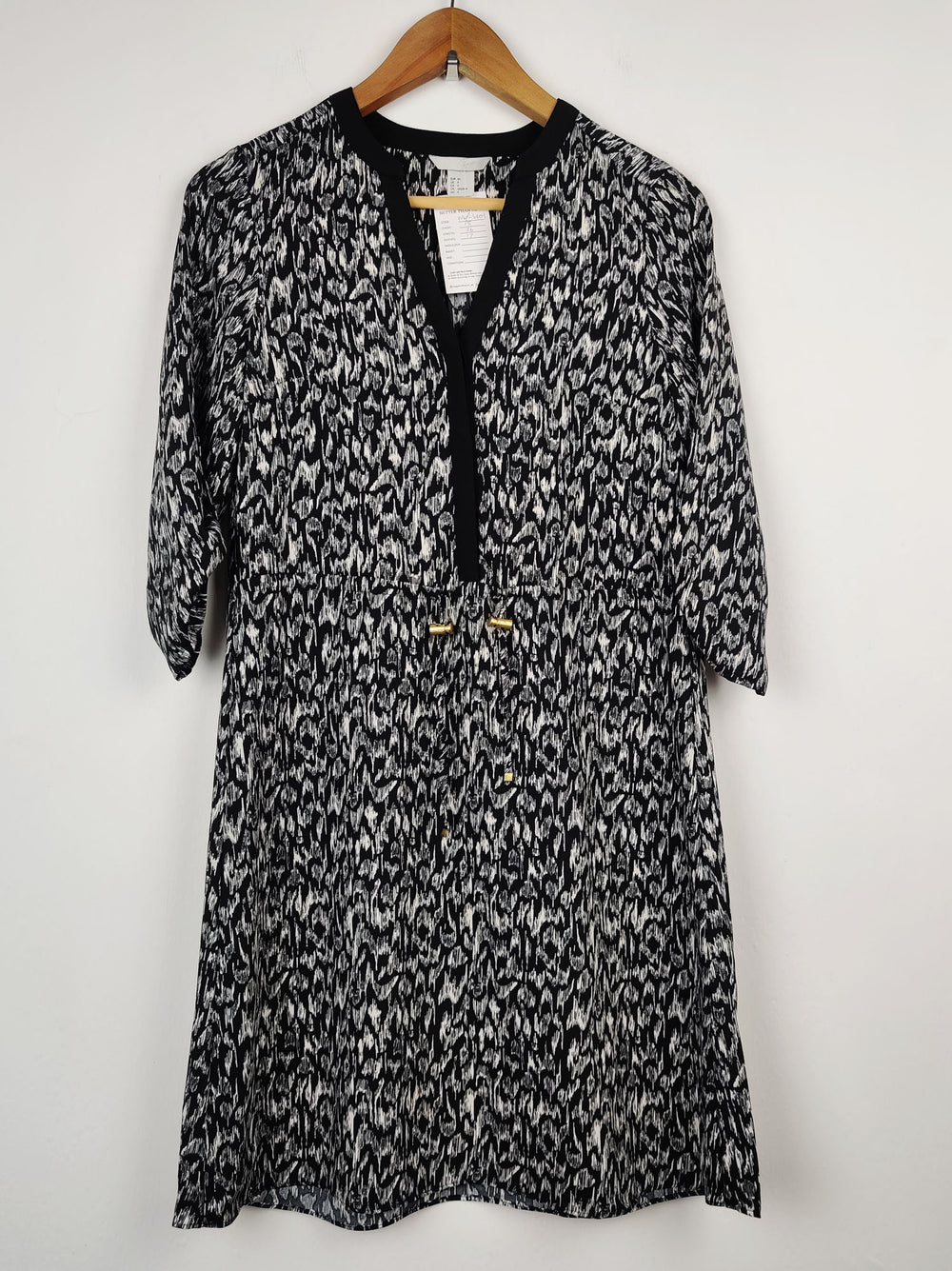 Buy online pre-used pre-loved 100% authentic & Original branded H&M (MF-401) available in Pakistan. Top international brands avilable.