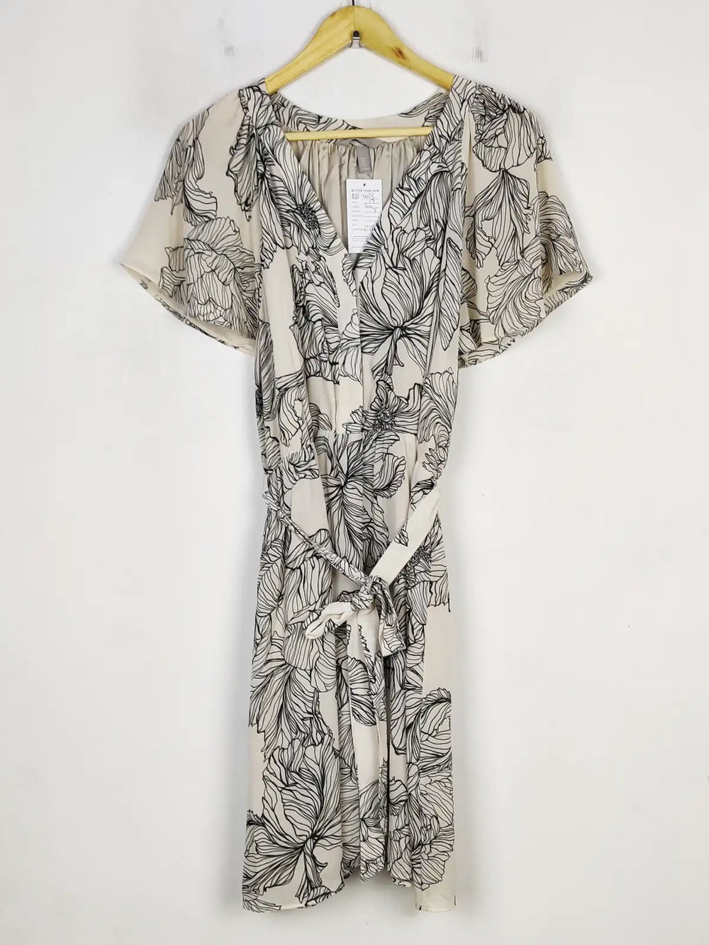Buy online pre-used pre-loved 100% authentic & Original branded H&M (MF-4023) available in Pakistan. Top international brands avilable.