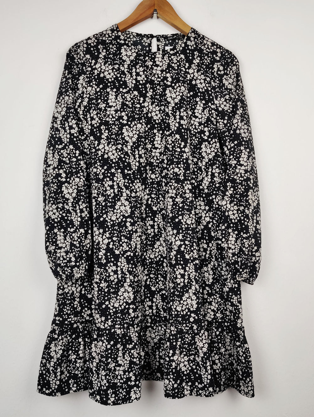 Buy online pre-used pre-loved 100% authentic & Original branded Shein (MF-402) available in Pakistan. Top international brands avilable.