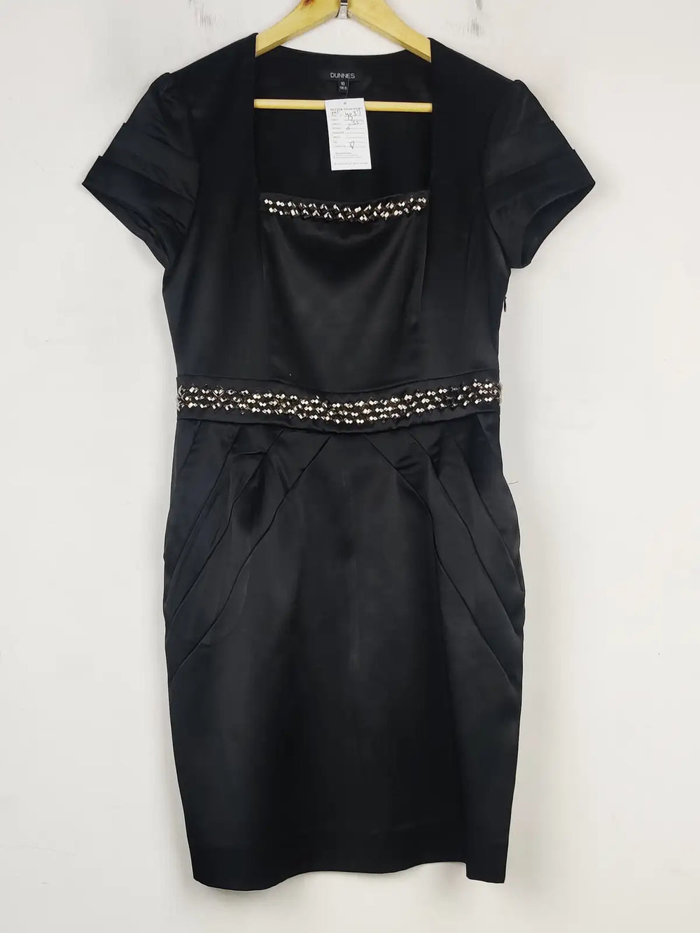 Buy online pre-used pre-loved 100% authentic & Original branded Dunnes Store (MF-4037) available in Pakistan. Top international brands avilable.