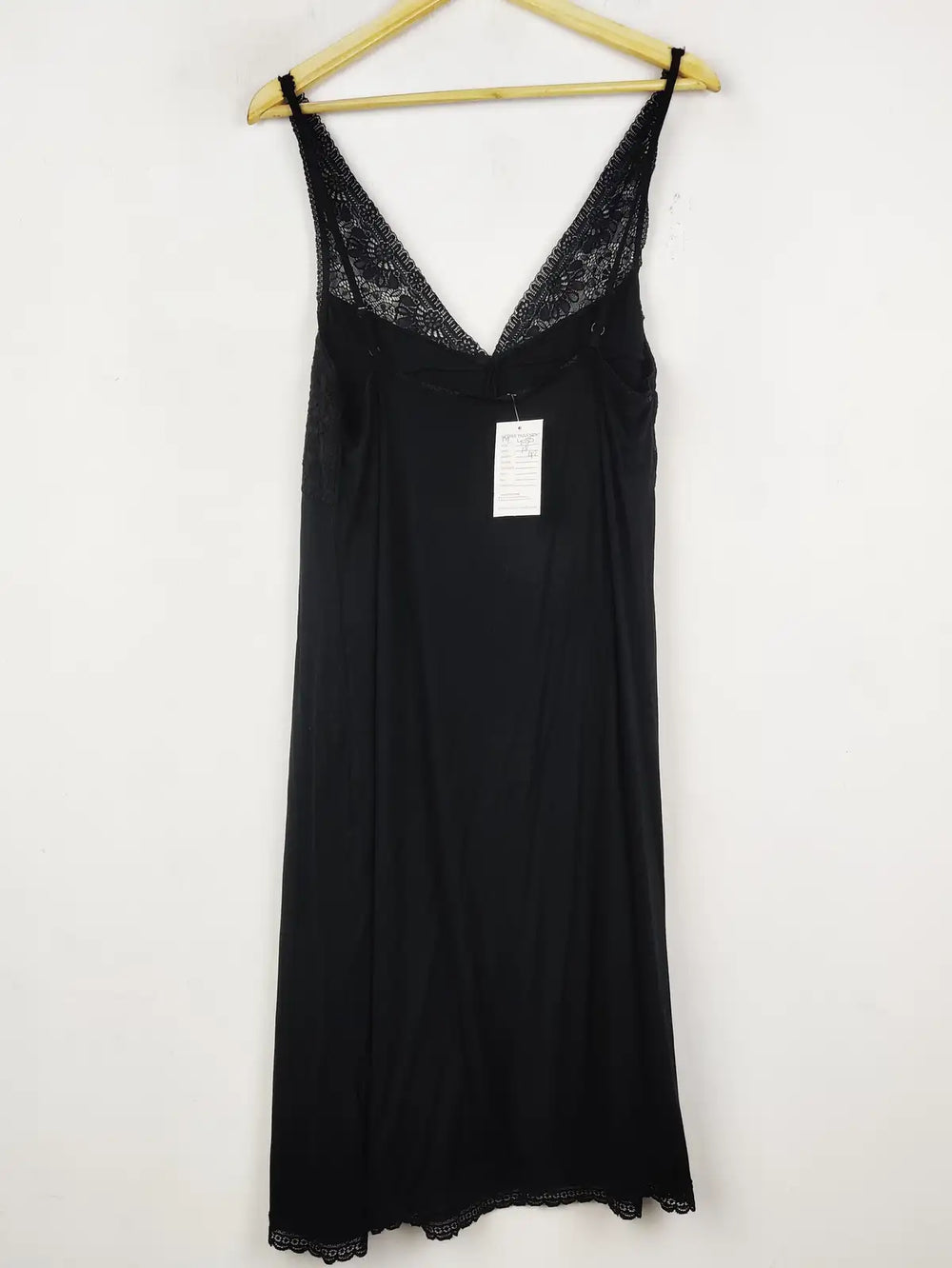 Buy online pre-used pre-loved 100% authentic & Original branded Unknown Brand (MF-4085) available in Pakistan. Top international brands avilable.