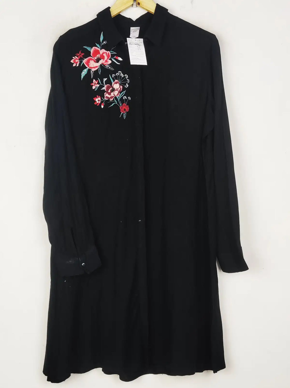 Buy online pre-used pre-loved 100% authentic & Original branded Clothing Co (MF-4116) available in Pakistan. Top international brands avilable.