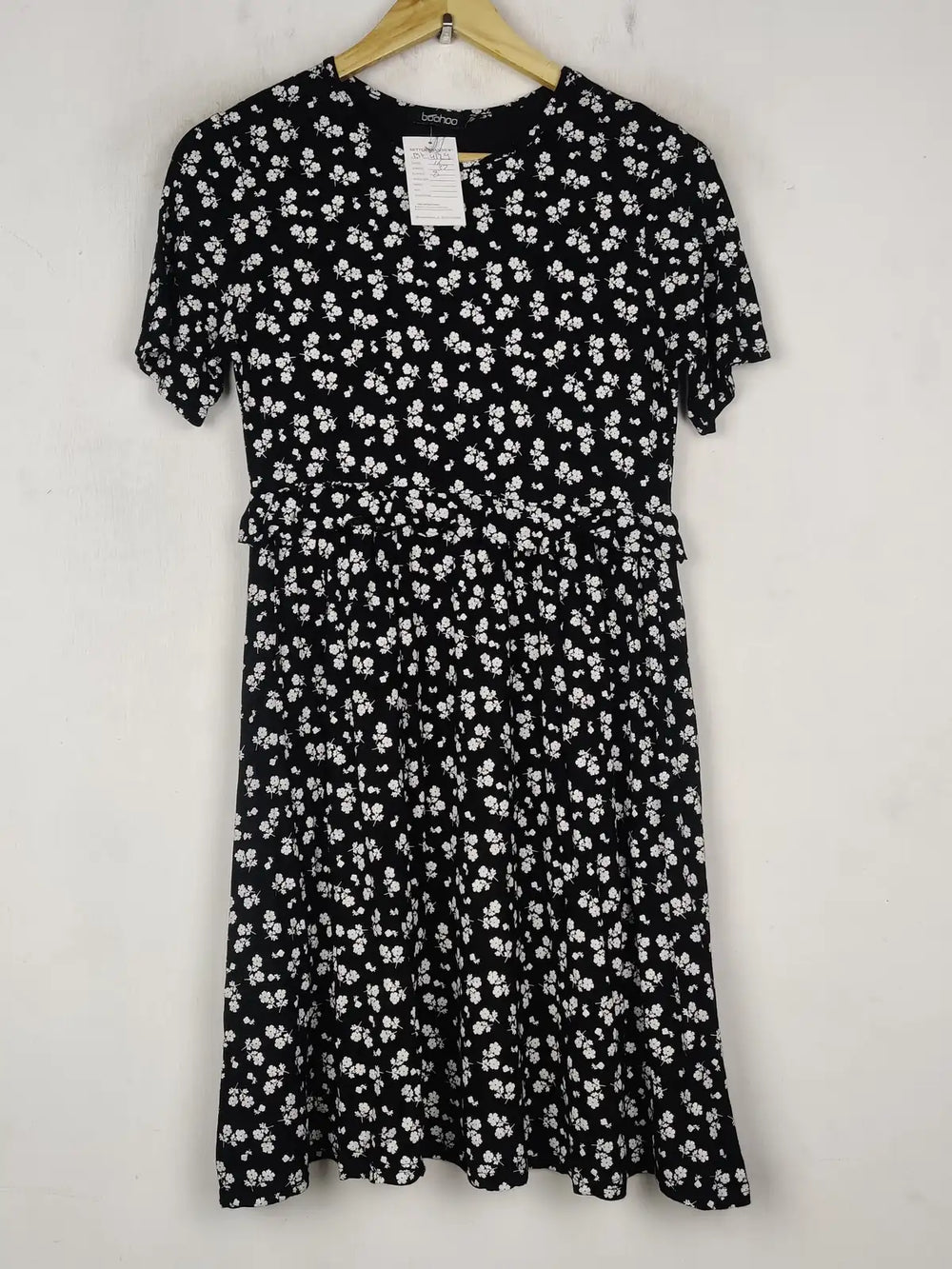 Buy online pre-used pre-loved 100% authentic & Original branded Boohoo (MF-4129) available in Pakistan. Top international brands avilable.