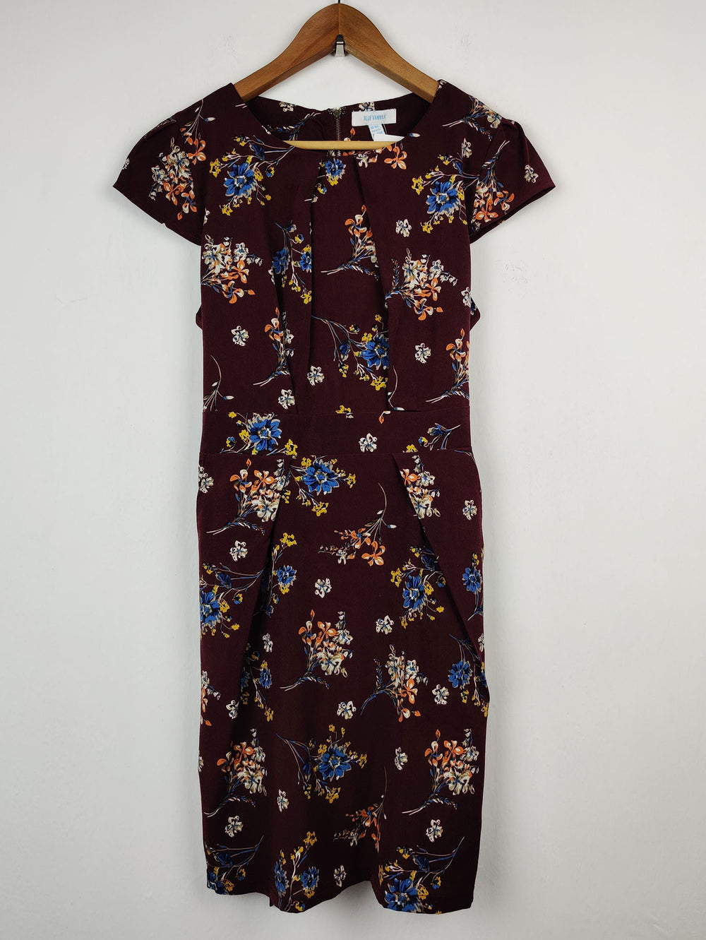 Buy online pre-used pre-loved 100% authentic & Original branded Blue Vanilla (MF-422) available in Pakistan. Top international brands avilable.