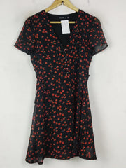 Buy online pre-used pre-loved 100% authentic & Original branded Missguided (MF-4283) available in Pakistan. Top international brands avilable.