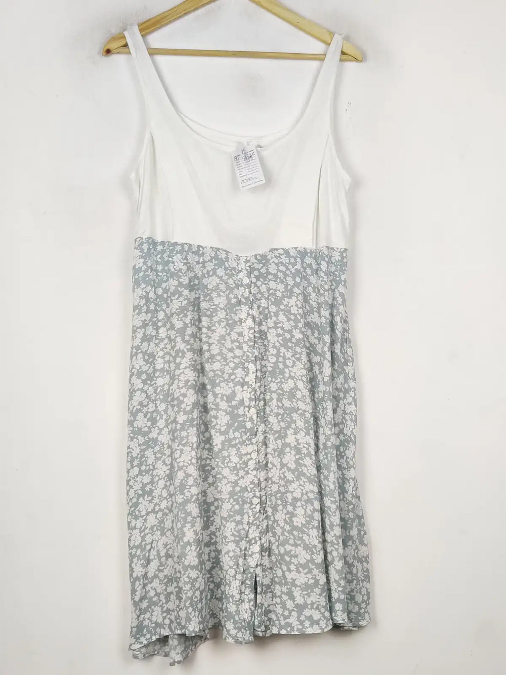 Buy online pre-used pre-loved 100% authentic & Original branded Unknown Brand (MF-4298) available in Pakistan. Top international brands avilable.