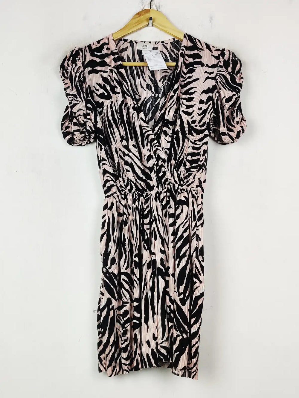 Buy online pre-used pre-loved 100% authentic & Original branded River Island (MF-4362) available in Pakistan. Top international brands avilable.