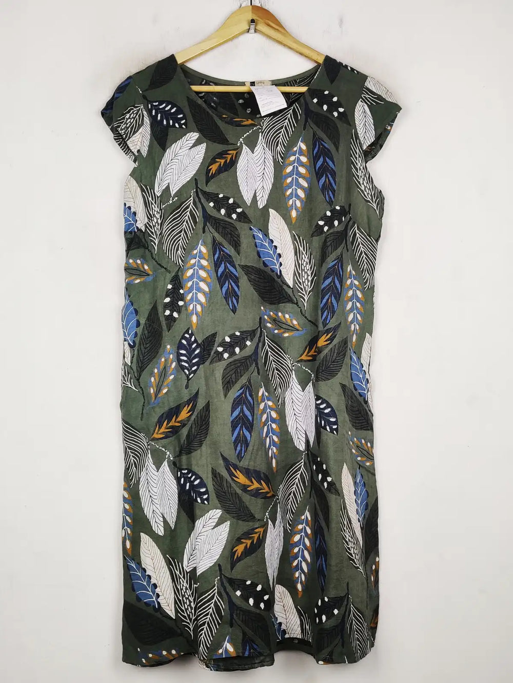 Buy online pre-used pre-loved 100% authentic & Original branded By Izea (MF-4400) available in Pakistan. Top international brands avilable.