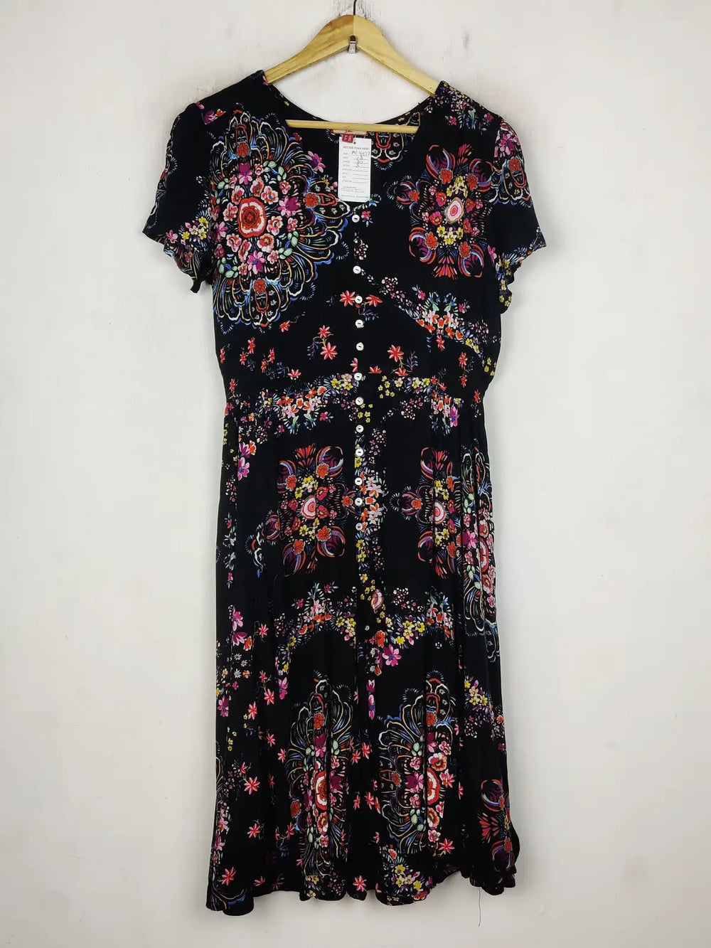 Buy online pre-used pre-loved 100% authentic & Original branded Joe Browns (MF-4477) available in Pakistan. Top international brands avilable.