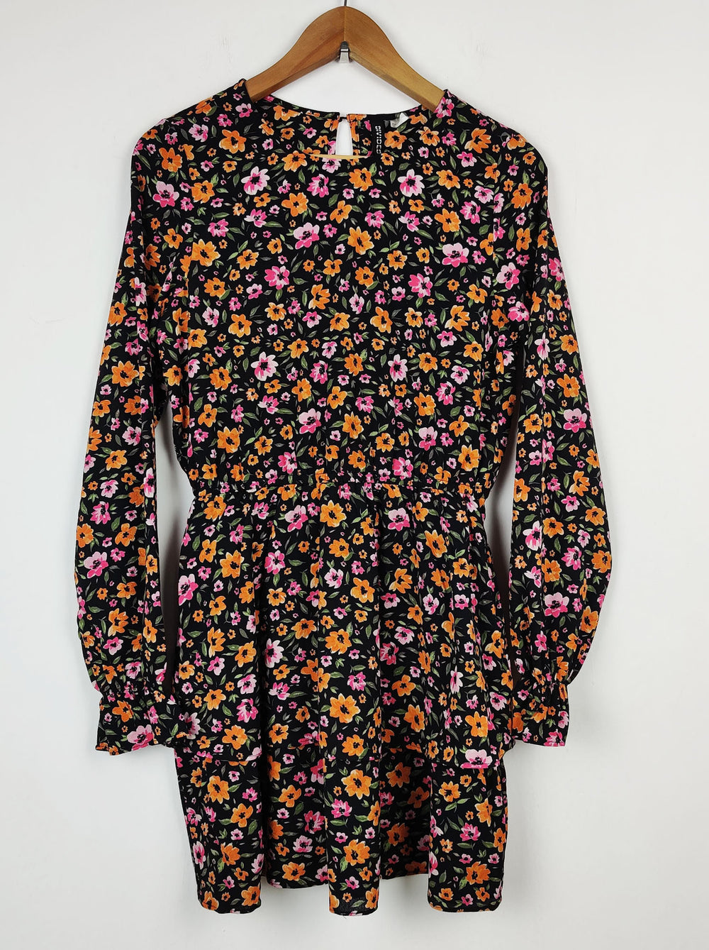 Buy online pre-used pre-loved 100% authentic & Original branded Lipsy London (MF-453) available in Pakistan. Top international brands avilable.