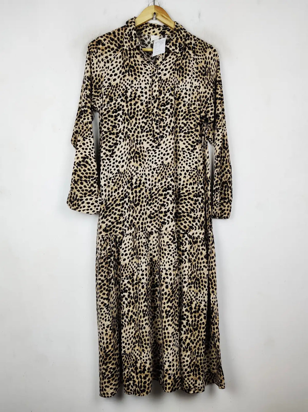 Buy online pre-used pre-loved 100% authentic & Original branded H&M (MF-4546) available in Pakistan. Top international brands avilable.