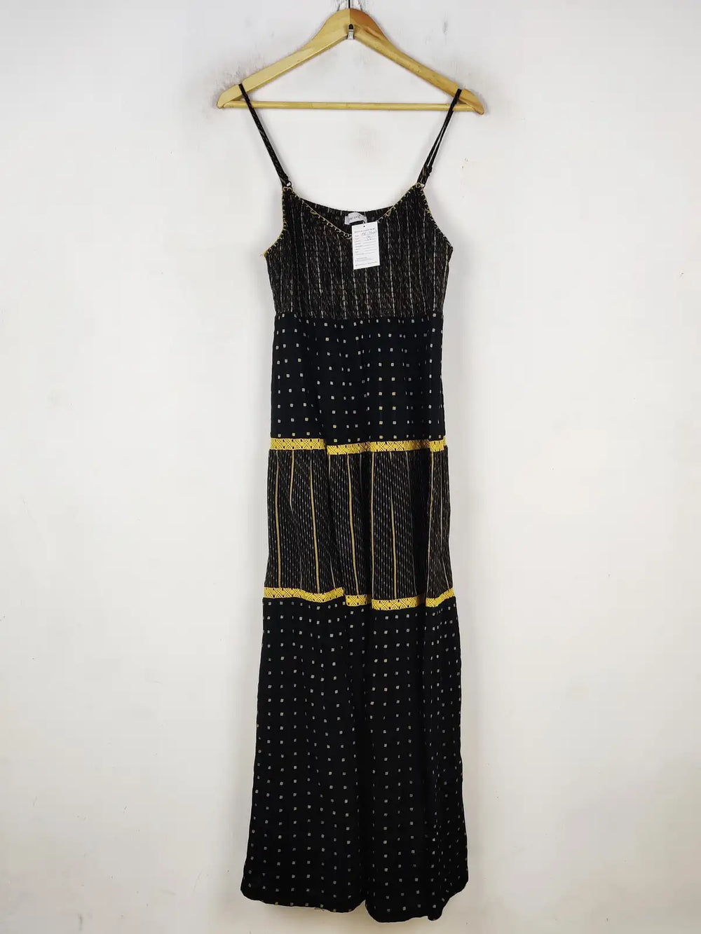 Buy online pre-used pre-loved 100% authentic & Original branded Peruna (MF-4603) available in Pakistan. Top international brands avilable.