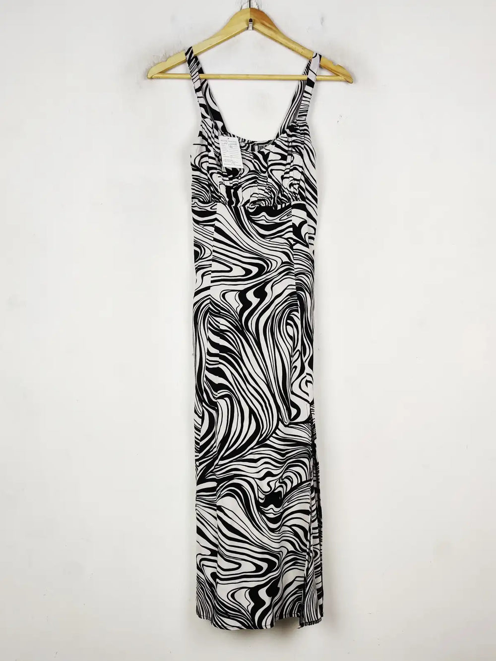 Buy online pre-used pre-loved 100% authentic & Original branded Unknown Brand (MF-4618) available in Pakistan. Top international brands avilable.
