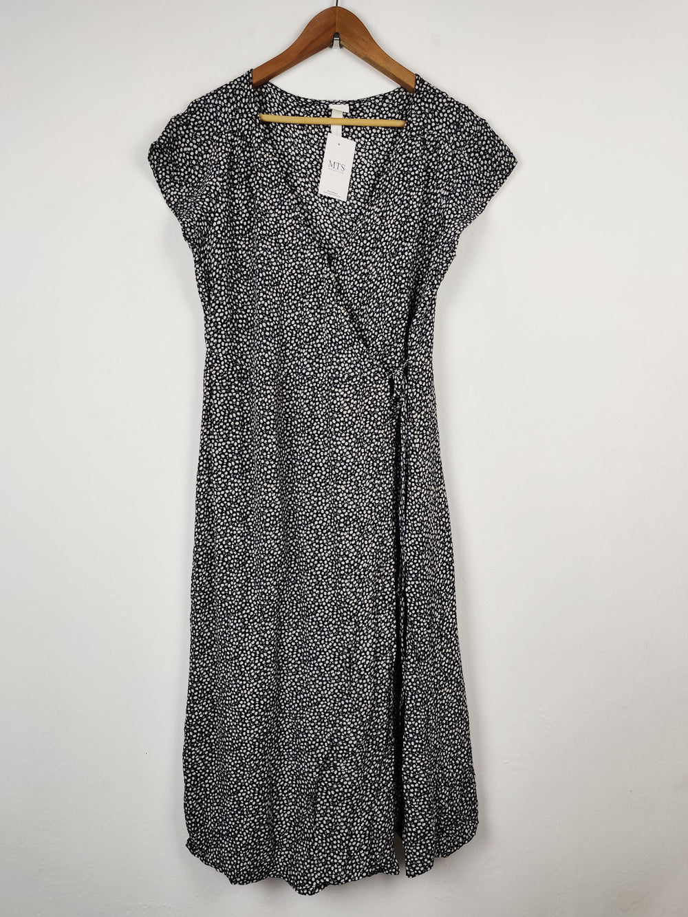 Buy online pre-used pre-loved 100% authentic & Original branded H&M (MF-461) available in Pakistan. Top international brands avilable.