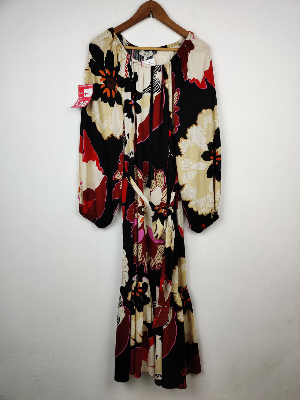 Buy online pre-used pre-loved 100% authentic & Original branded Next (MF-469) available in Pakistan. Top international brands avilable.