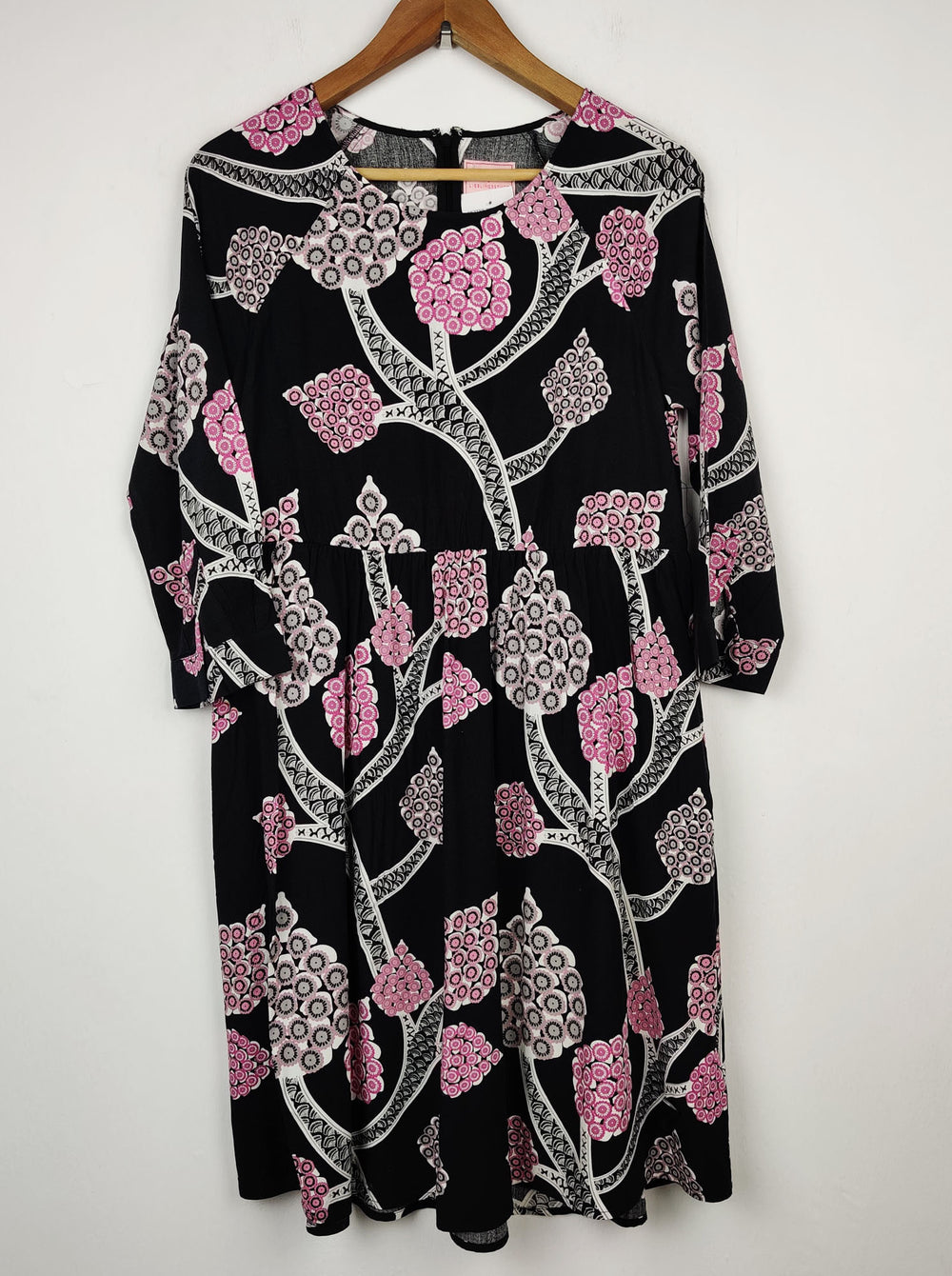 Buy online pre-used pre-loved 100% authentic & Original branded Lieblings Stuck (MF-476) available in Pakistan. Top international brands avilable.