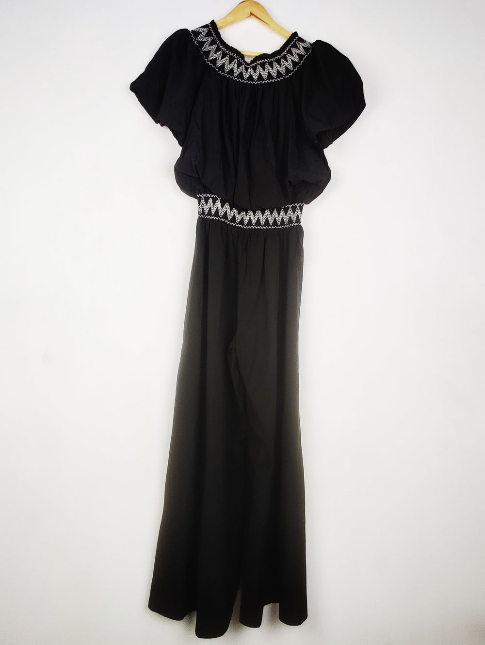 Buy online pre-used pre-loved 100% authentic & Original branded Unknown Brand (MF-4879) available in Pakistan. Top international brands avilable.