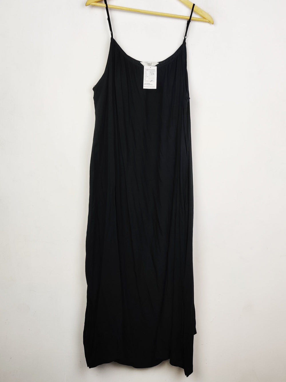 Buy online pre-used pre-loved 100% authentic & Original branded Marks & Spencer (MF-4925) available in Pakistan. Top international brands avilable.