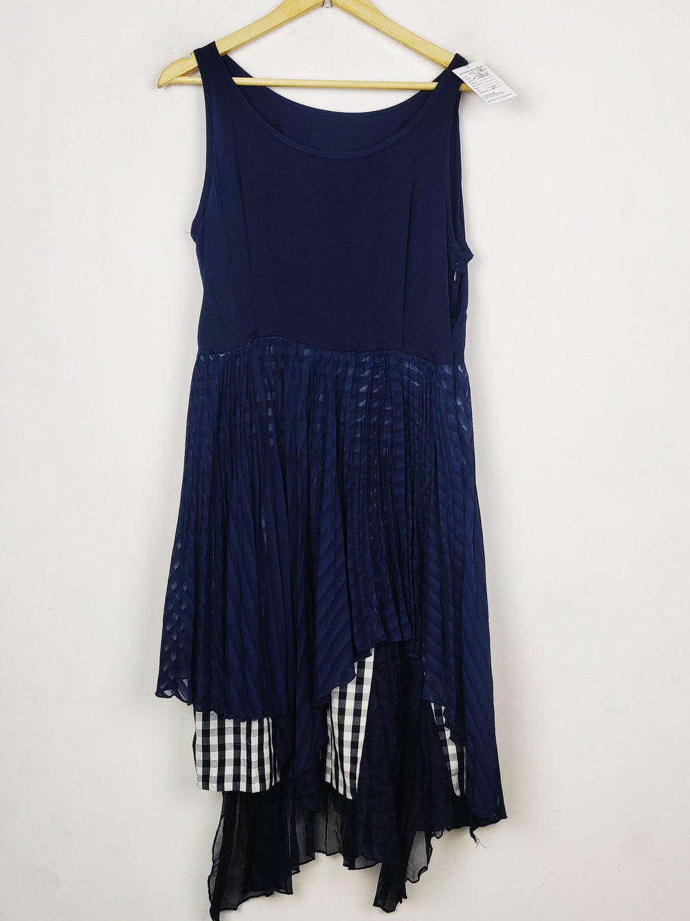 Buy online pre-used pre-loved 100% authentic & Original branded Unknown Brand (MF-4981) available in Pakistan. Top international brands avilable.